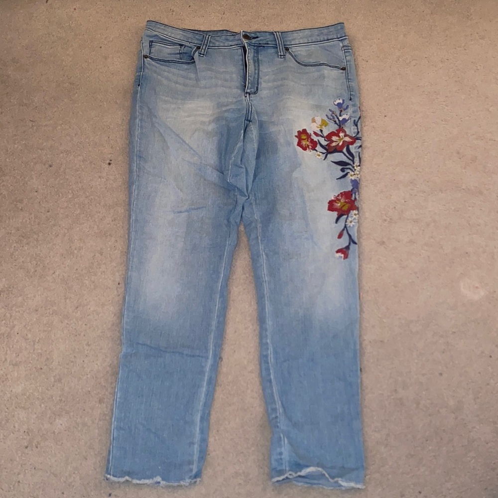 Universal Thread Embroidered Jean size 12